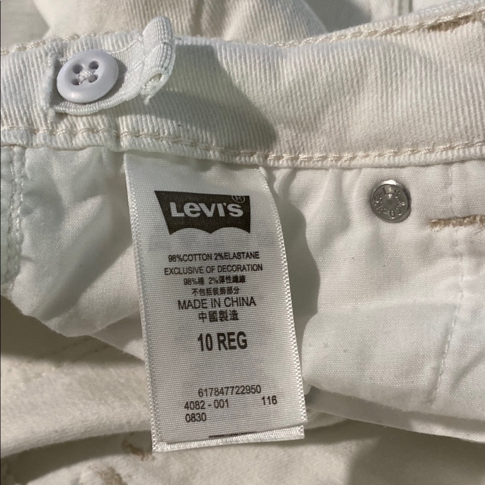 Levi's White Denim Bermuda Shorts Relaxed Fit - Picture 4 of 13